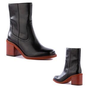Seychelles Turbulent Black Eraser Leather Boots - Size 9.5